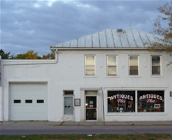 Here is a picture of the original building that housed the potters of the New Ulm Pottery,located at 117 North Broadway,New Ulm. Built in 1861-62.